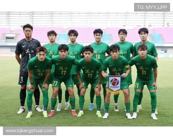 赛后分析:杭州足球队与成都足球队的战术意识与表现对比